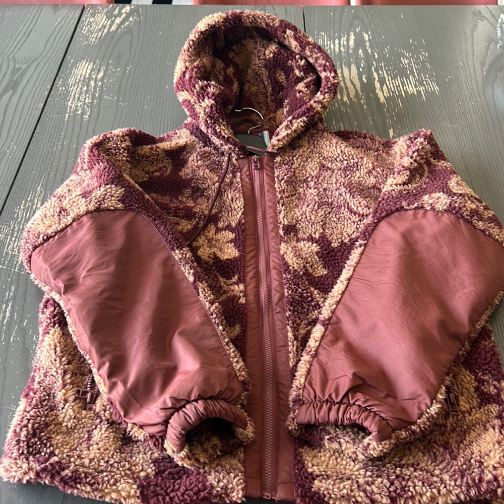 Urban outfitters zip front Sherpa sweatshirt jacket men’s M